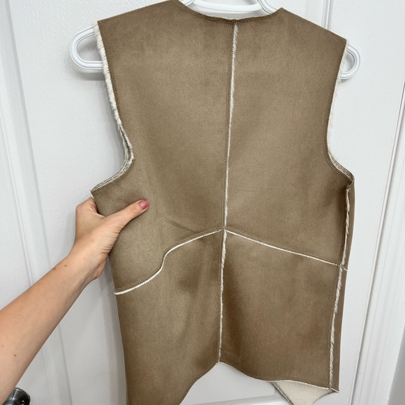 Guess Faux Fur Vest - Picture 5 of 5